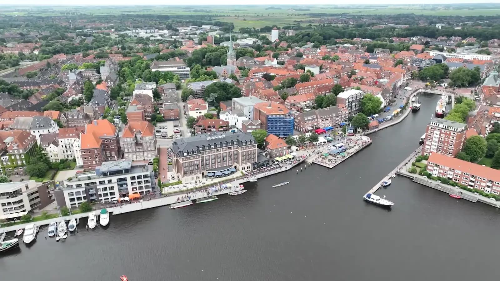Emder Altstadt und Hafen aus der Luft